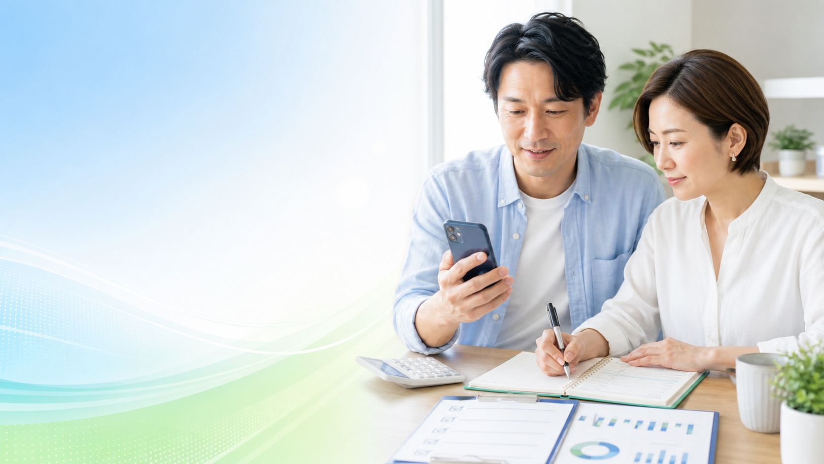 キャッシングの利用明細をスマートフォンで確認し、返済状況を管理しているイメージ画像